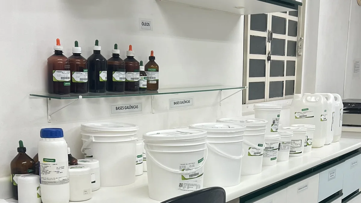 Ambiente técnico moderno da Pharmapenha